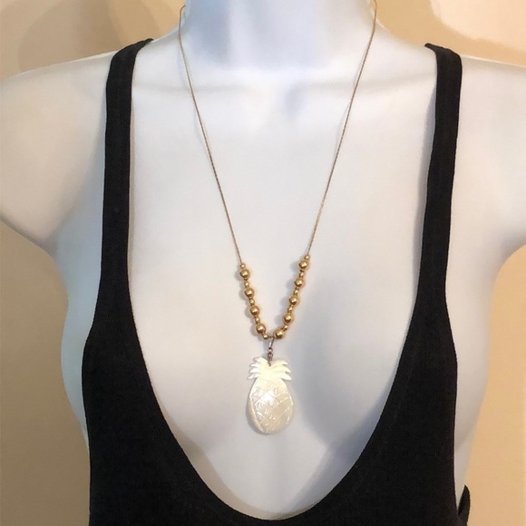 𝅺MoP Mother of Pearl Carved Pineapple Pendant Vintage Napier Necklace Upcycled - Picture 2 of 5